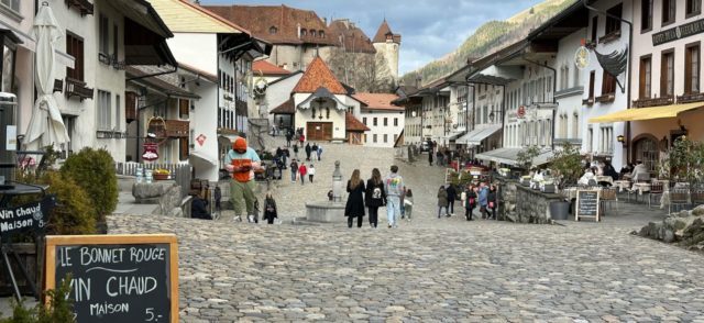 Gruyère_town_castle_banner