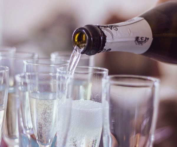 champagne_pouring1